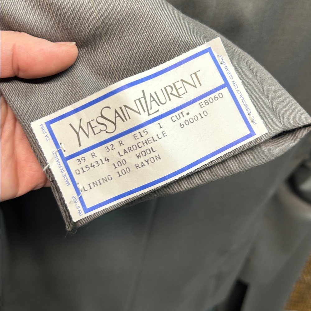 9932 Men's Gray Suit Dillards Size 39R Coat 32 Pants Yves Saint Laurent - Picture 10 of 15